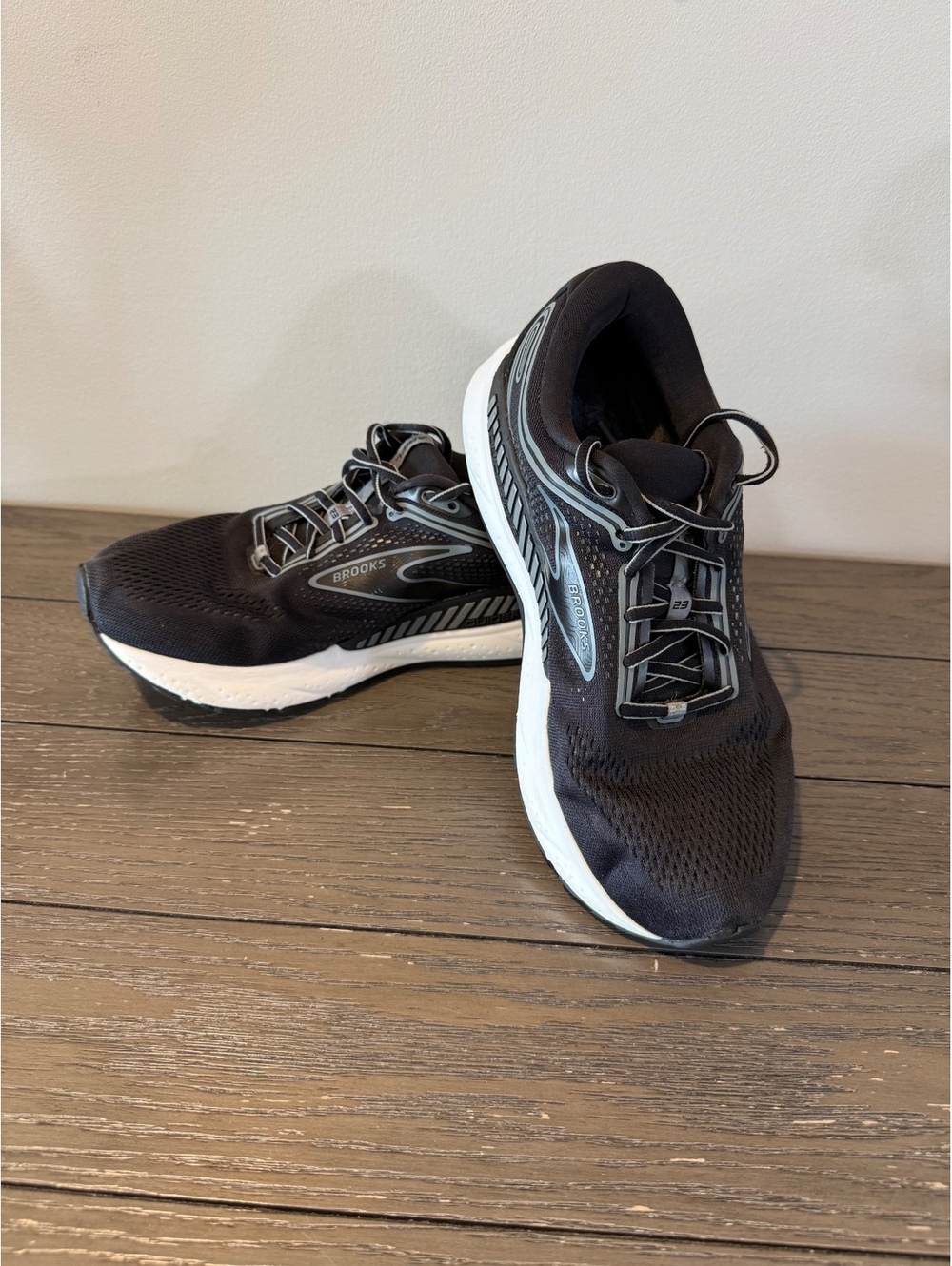 Brooks Ariel Running Shoes Women’s Size 10